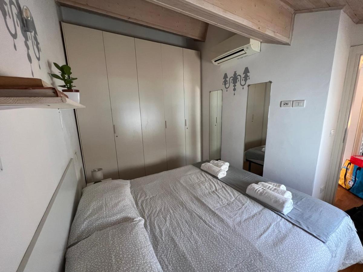 Apartamento La Mansarda In Centro Módena Exterior foto
